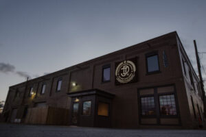 Junk Ditch Brewing House, Fort wayne. Beers, BBQ Pork